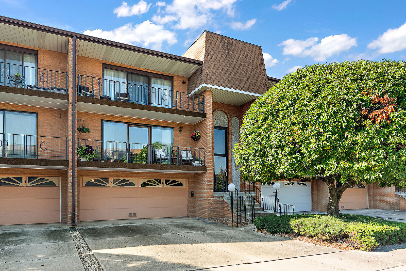 Property Photo:  4025 W 93rd Place 1E  IL 60453 