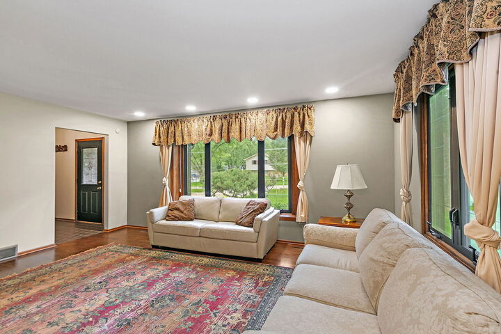 Property Photo: 2916 Skyline Drive IL 60012