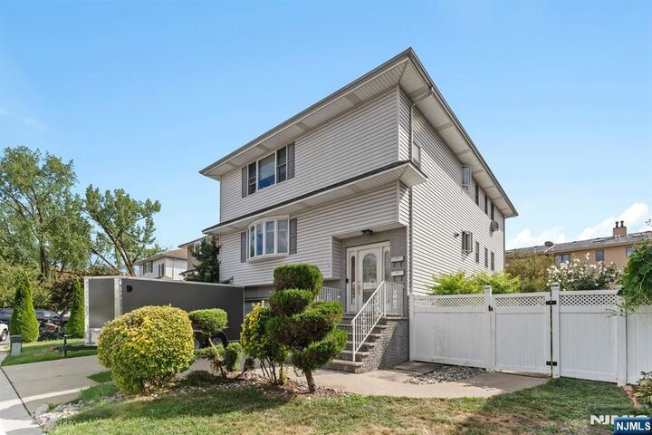 Property Photo:  17 Acorn Road  NJ 07094