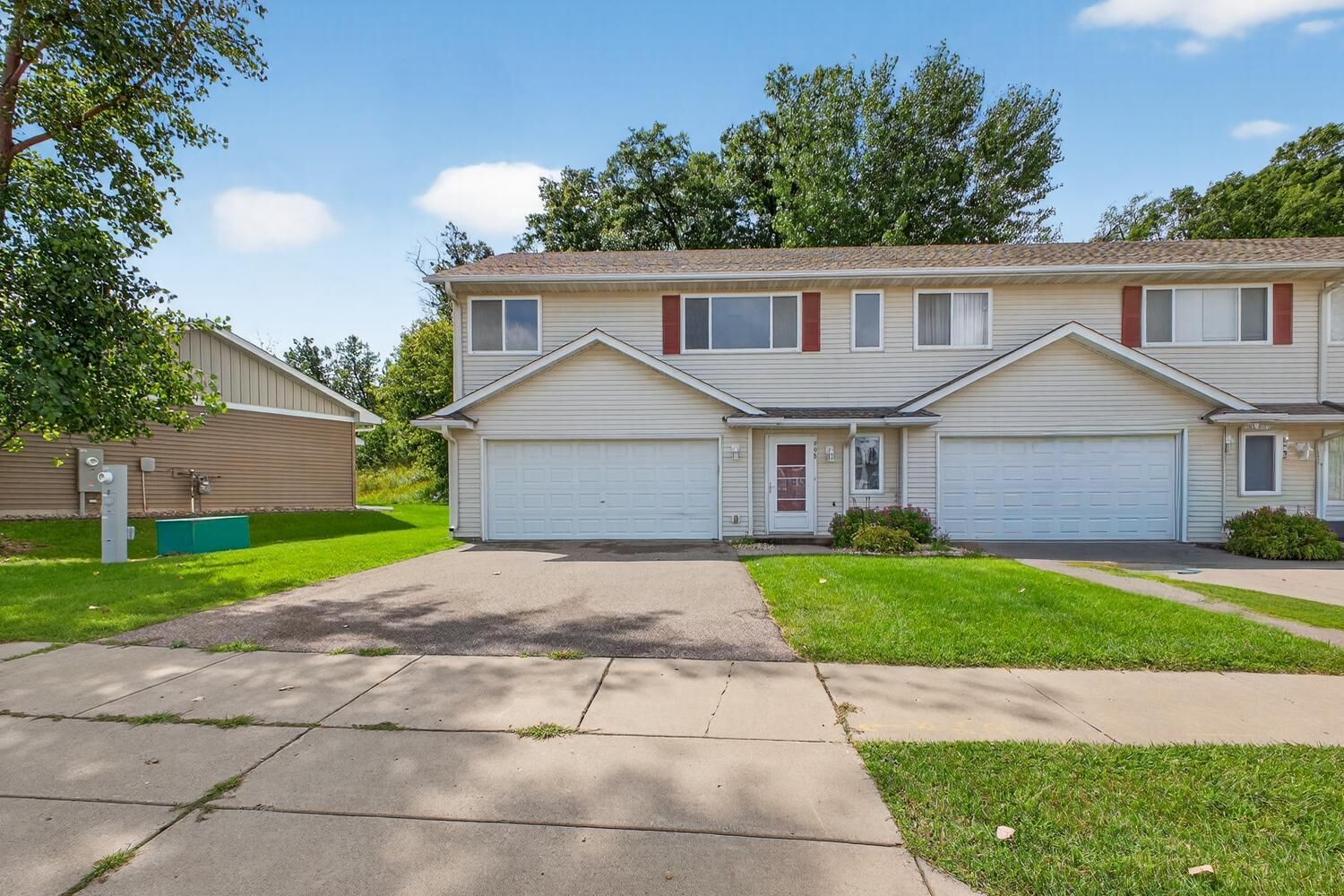 Property Photo: 998 Hewitt Boulevard MN 55066
