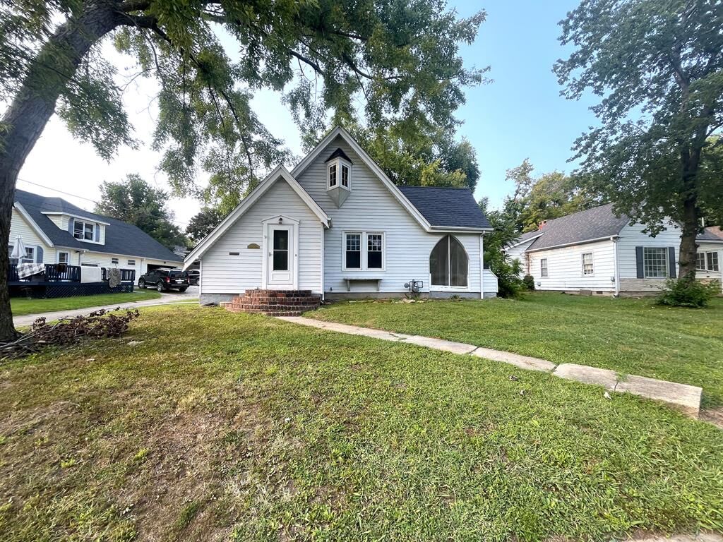 Property Photo:  1307 Jackson Street  MO 64601 