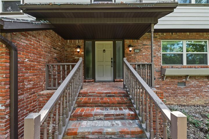 Property Photo: 2825 E Inwood Lane AR 72701