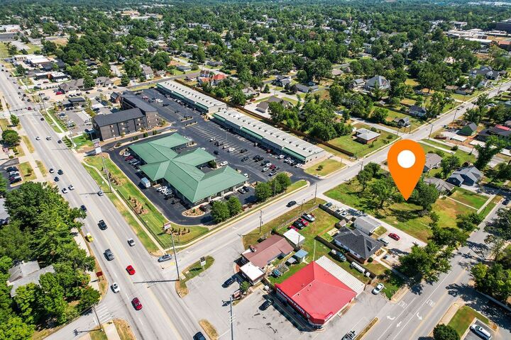 808 W Central Avenue  Bentonville AR 72712 photo