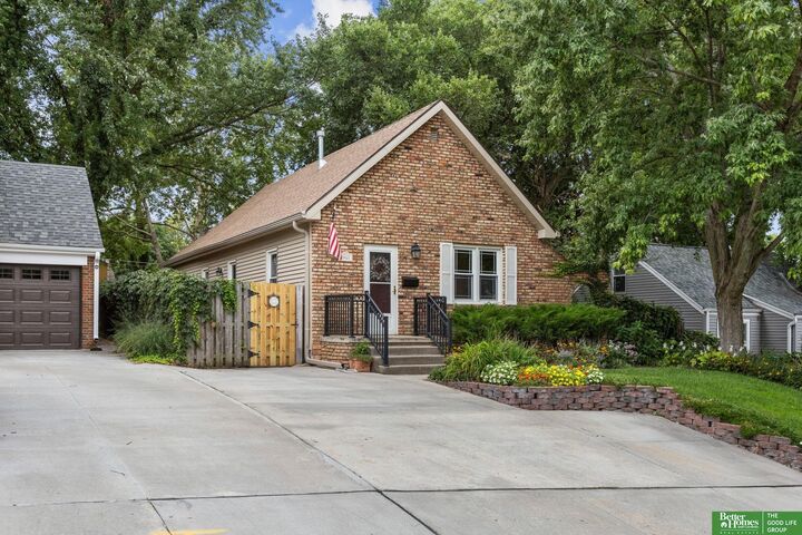 Property Photo:  5427 Parker Street  NE 68104-9999 