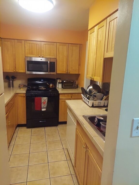 Property Photo:  39 Harrison St B  MA 02131 