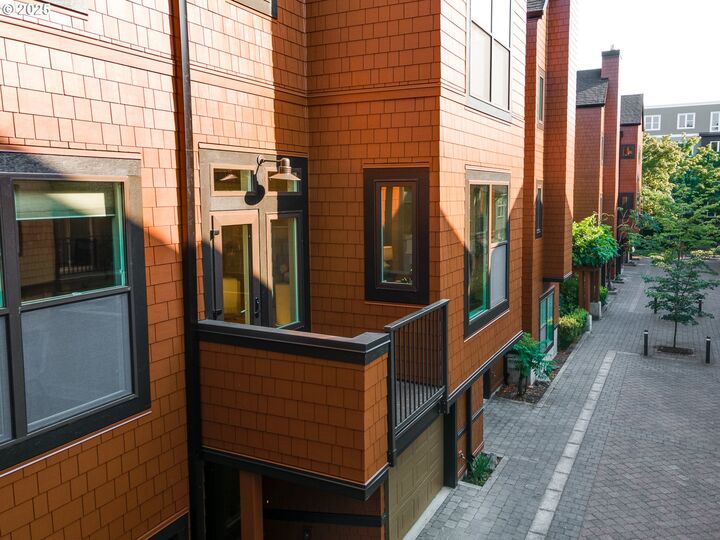 Property Photo: 716 SE 33rd Pl SE OR 97214