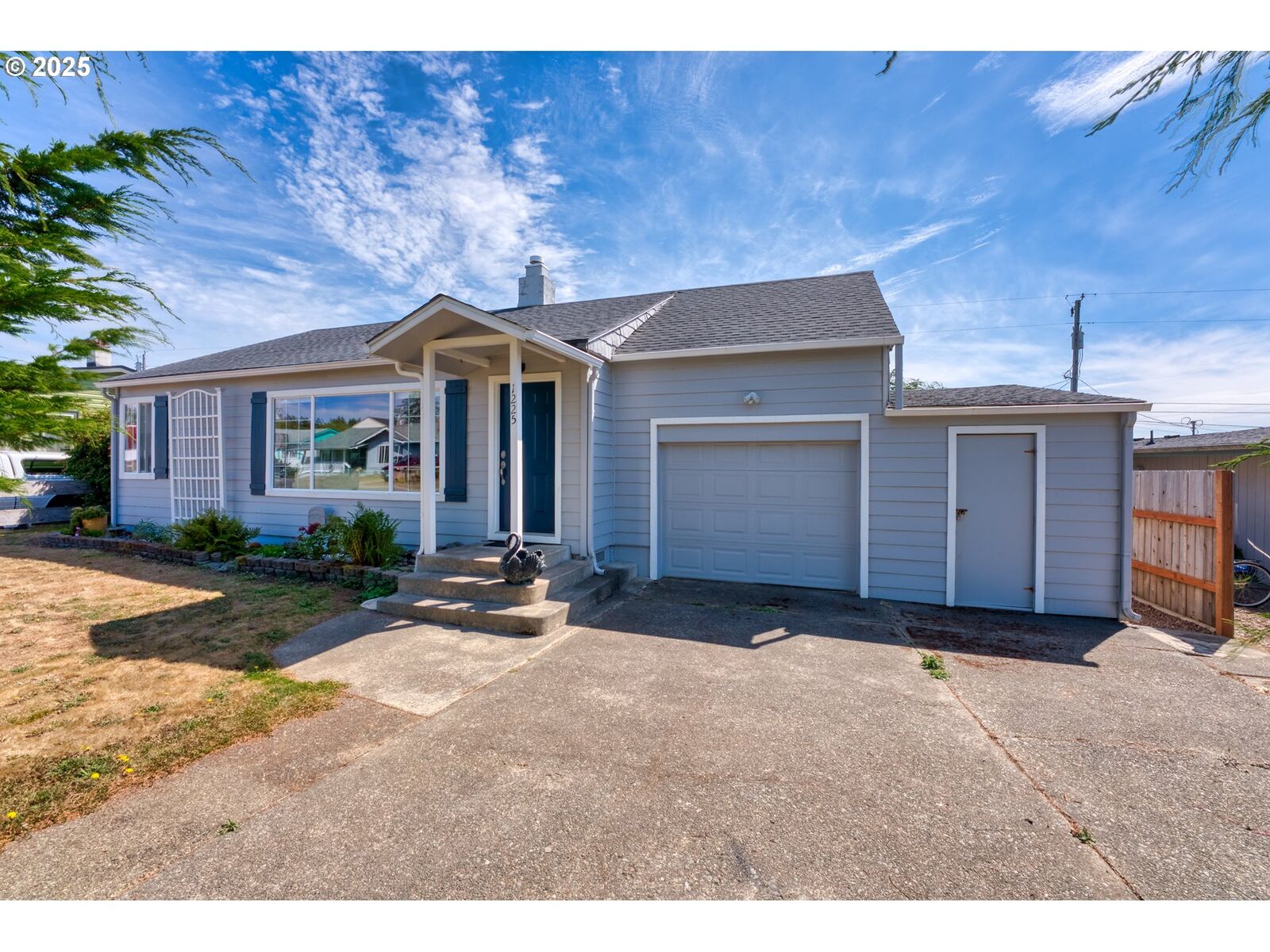 Property Photo:  1225 Hub St  OR 97415 