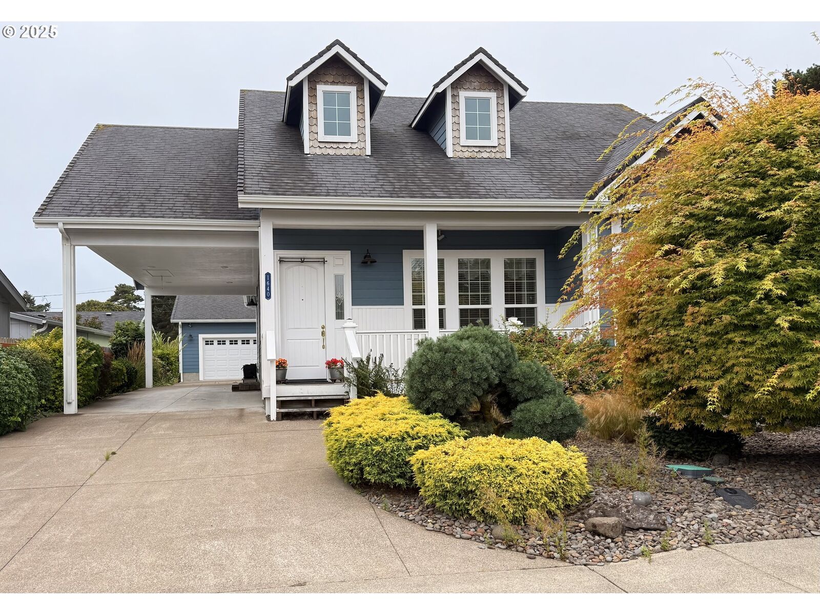 Property Photo: 1640 17th St OR 97439