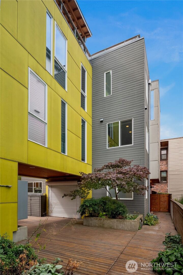 Property Photo: 1623 14th Avenue WA 98122