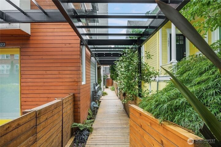 Property Photo:  1623  14th Avenue  WA 98122 