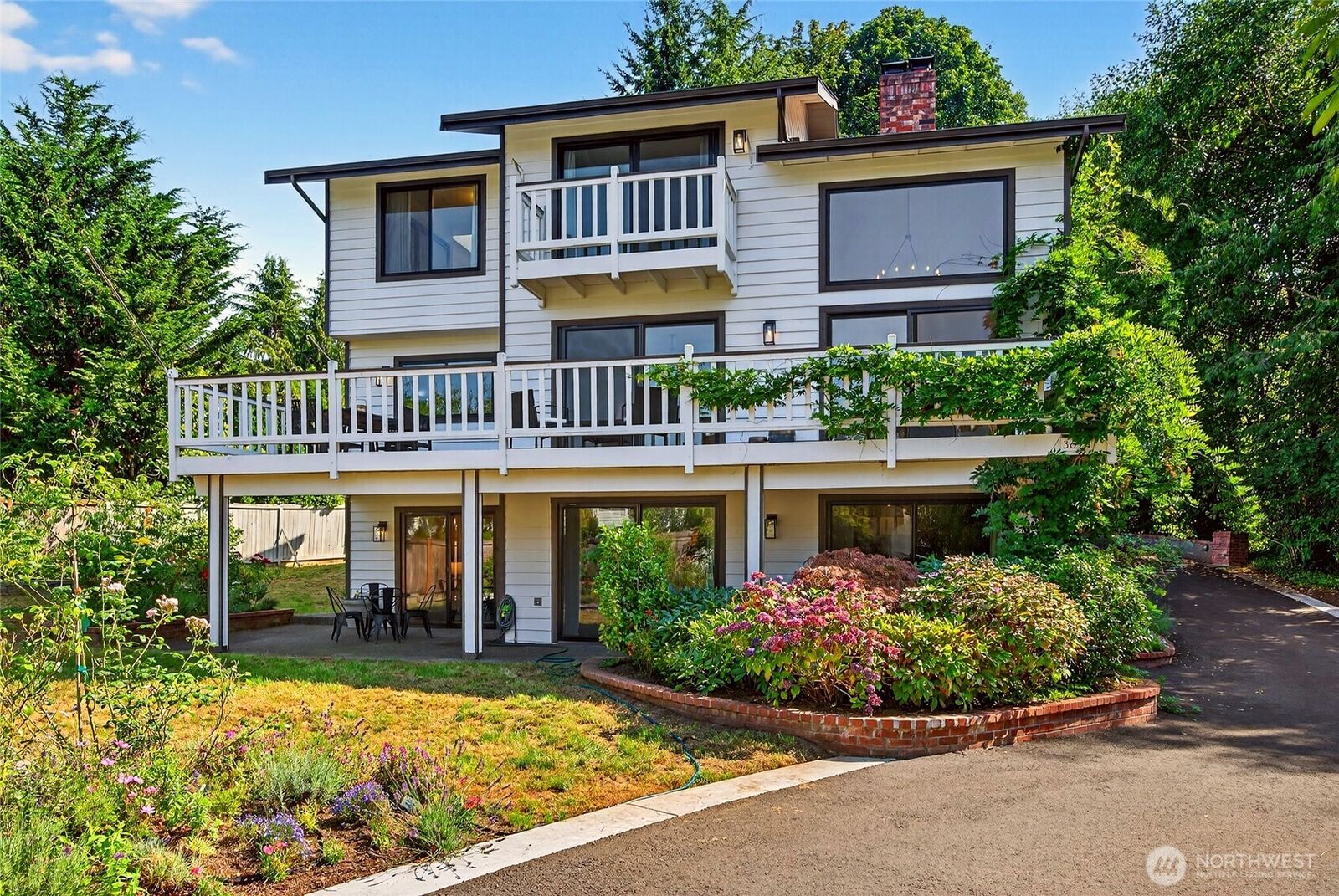 Property Photo: 3624 Upland Avenue WA 98203