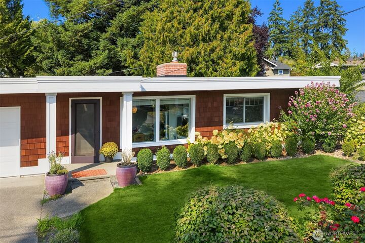 Property Photo: 420 8th Avenue WA 98033