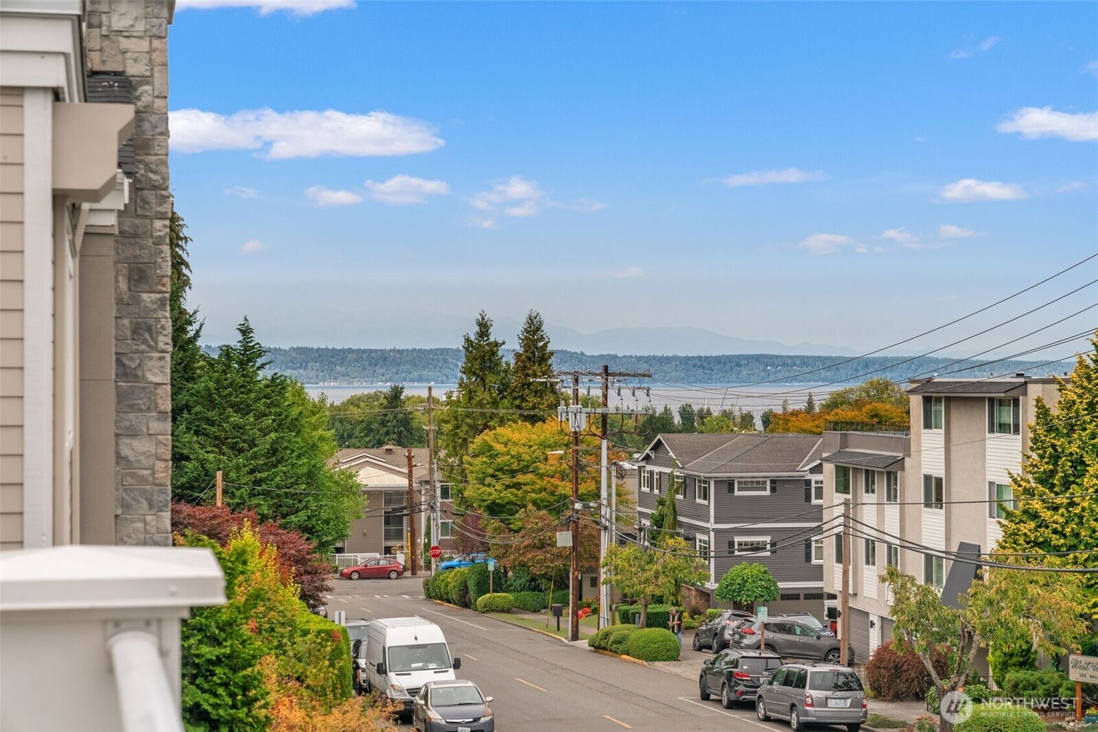 Property Photo: 400 Walnut Street 301 WA 98020