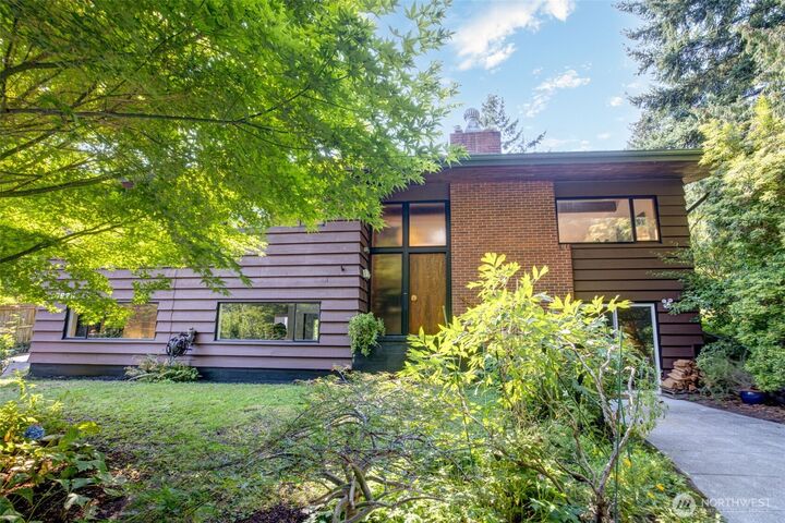 Property Photo: 20625 4th Avenue SW WA 98166