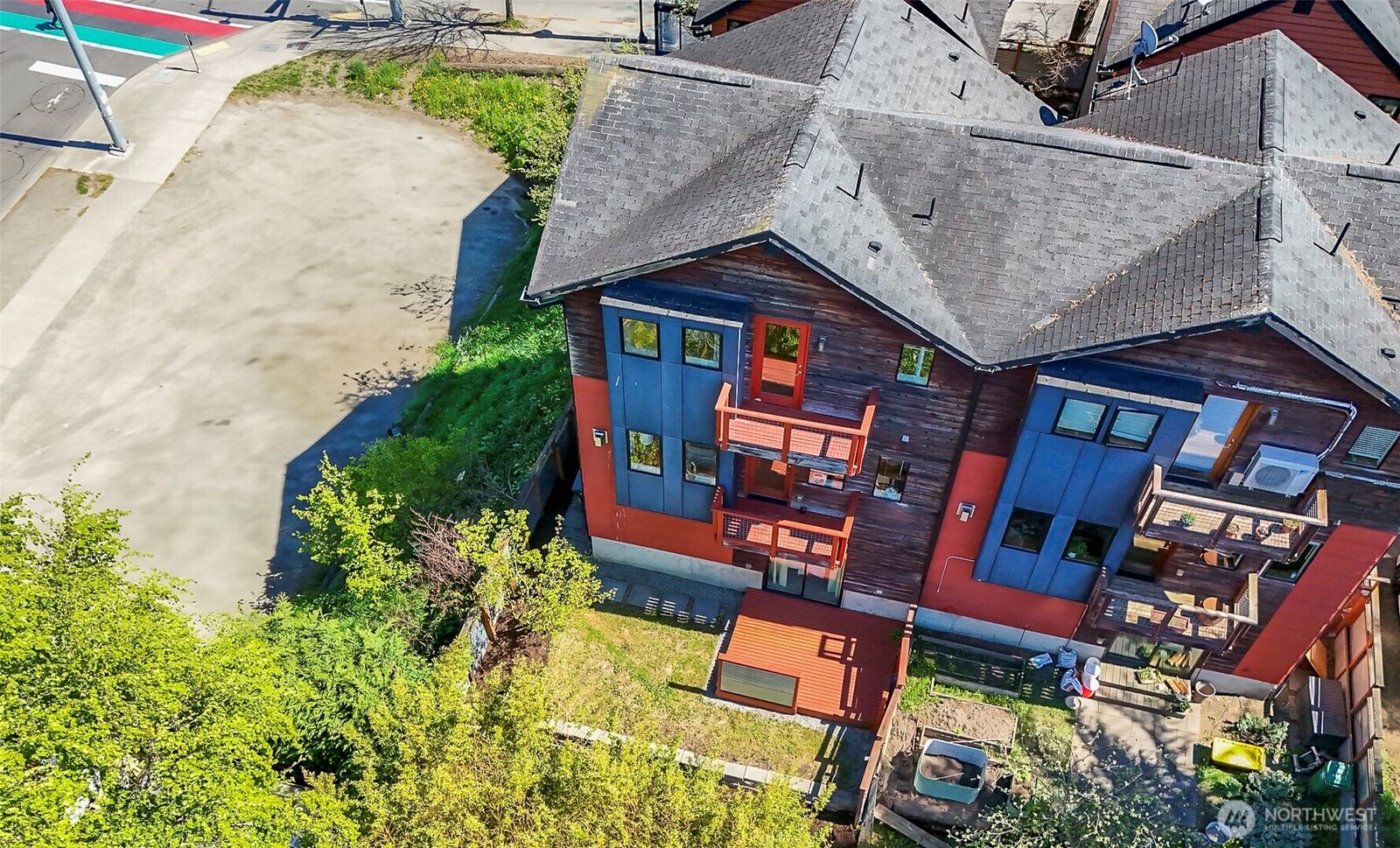 Property Photo: 421 23rd Avenue B WA 98122