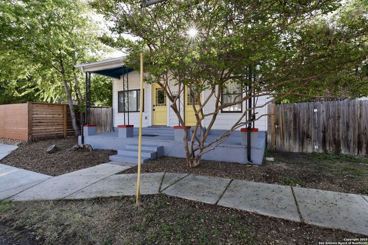 Property Photo: 410 Riddle St TX 78210