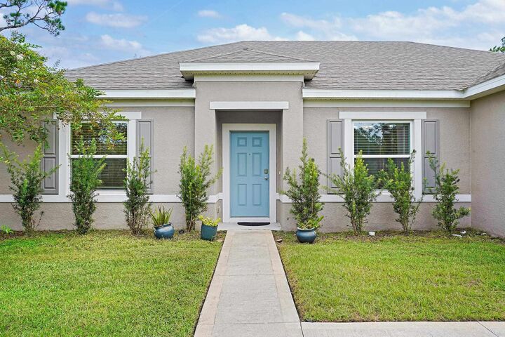 Property Photo: 41 Seathorn Path FL 32164