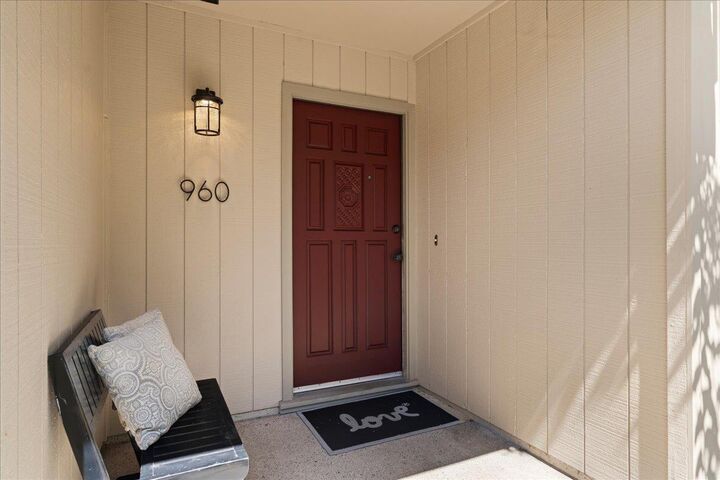 Property Photo: 960 Lakeshire Court CA 95126
