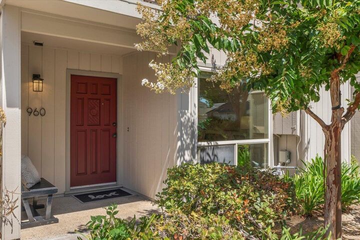 Property Photo:  960 Lakeshire Court  CA 95126 