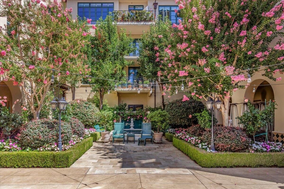 Property Photo: 555 Byron Street 104 CA 94301
