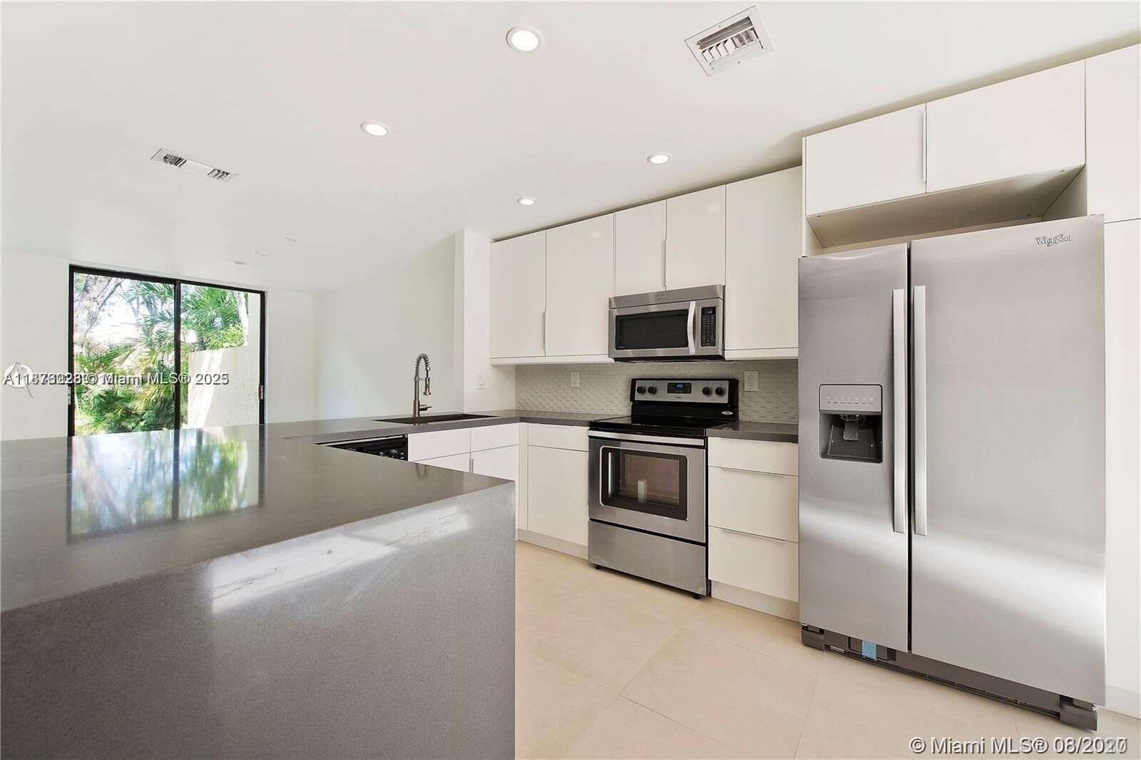 Property Photo:  9717 Costa Del Sol Blvd B-100  FL 33178 