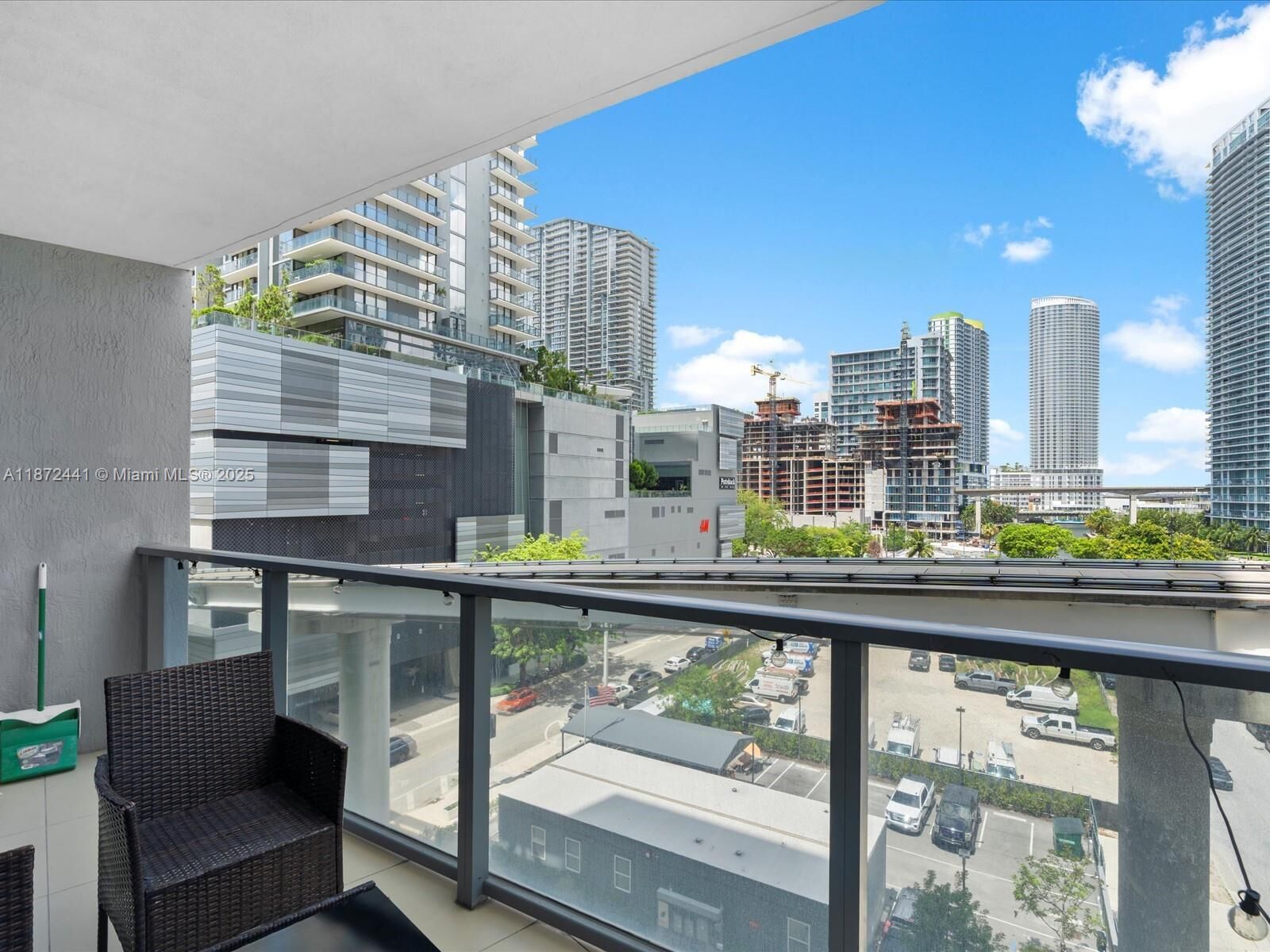 Property Photo: 31 SE 6th St 802 FL 33131