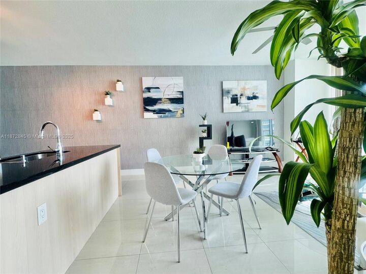 Property Photo: 79 SW 12th St 3211-S FL 33130