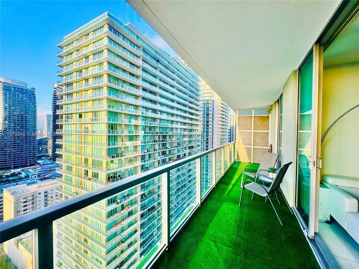 Property Photo: 79 SW 12th St 3211-S FL 33130