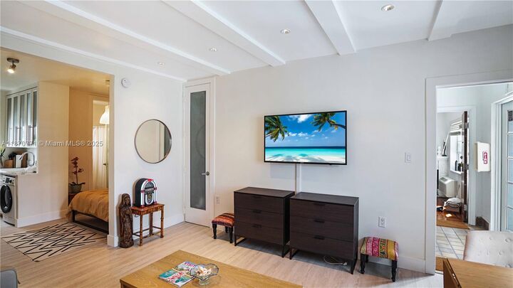 Property Photo:  439 15th St 14  FL 33139 