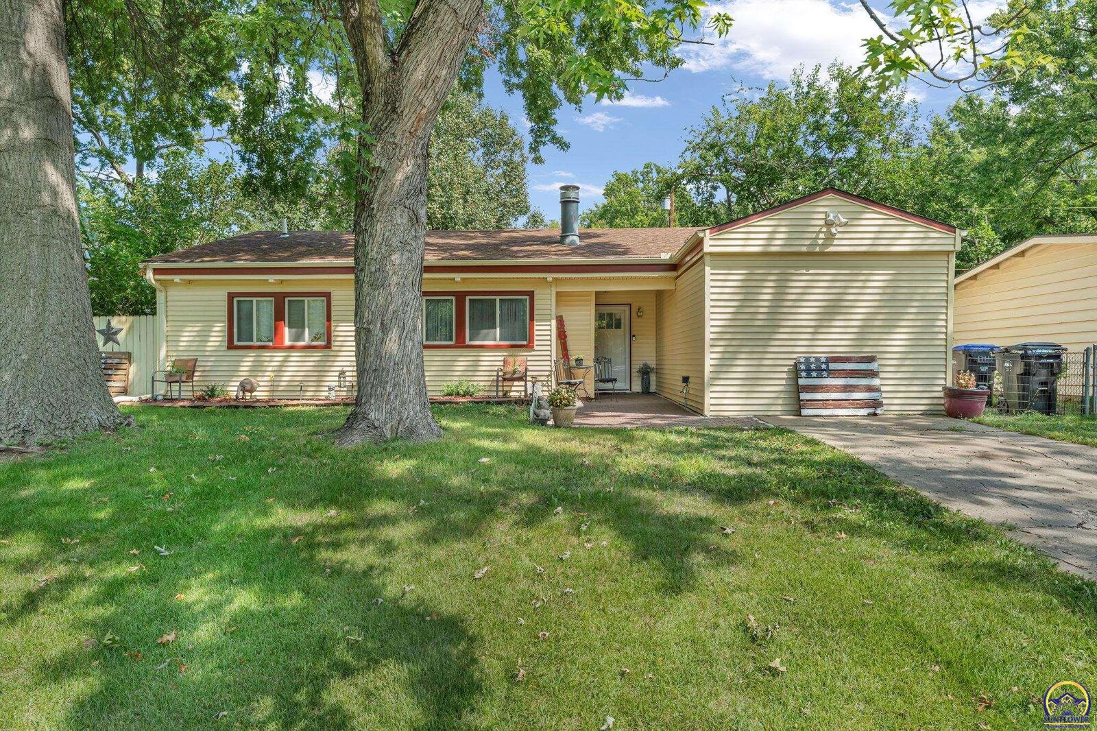 Property Photo: 3614 SW 38th St KS 66610