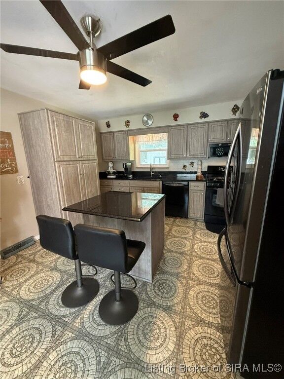 Property Photo: 823 Elmwood Avenue IN 47150