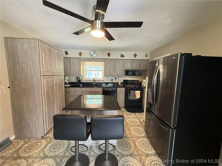 Property Photo: 823 Elmwood Avenue IN 47150