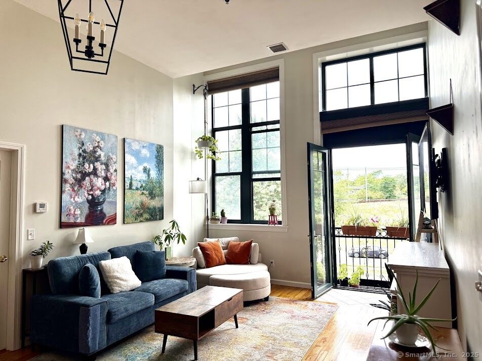Property Photo:  1 Indian Neck Avenue Apt 13  CT 06405 