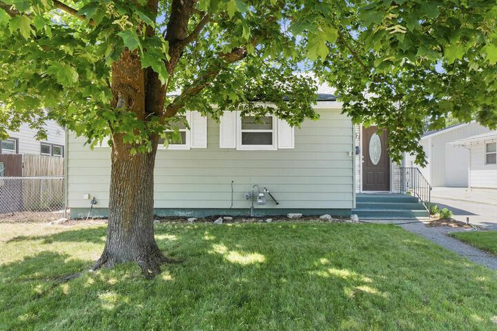 Property Photo: 5607 N Elgin St WA 99205