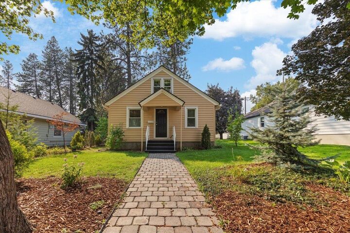 Property Photo:  118 N 5th St  WA 99004 