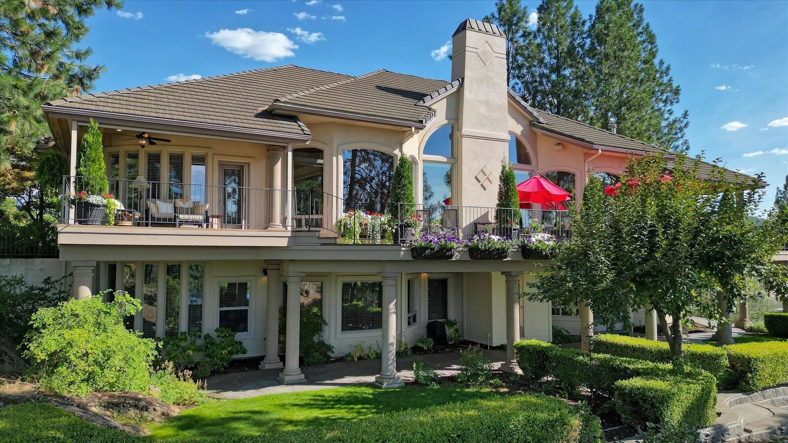 Property Photo:  511 N Dunbarton Oaks Ln  WA 99019 