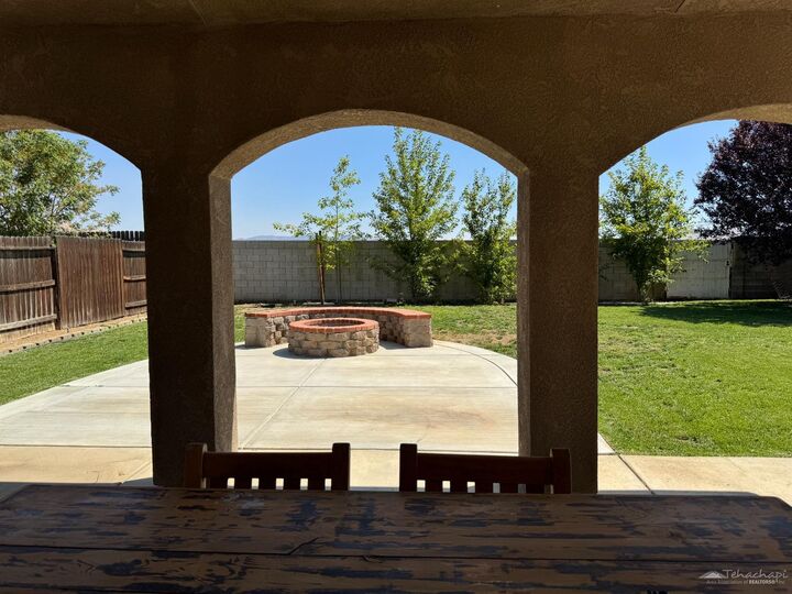 Property Photo: 926 Clearview Street CA 93561