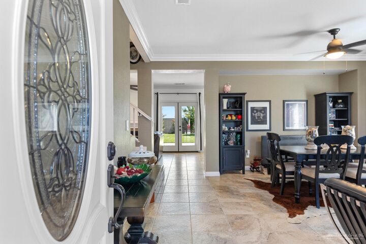 Property Photo: 926 Clearview Street CA 93561