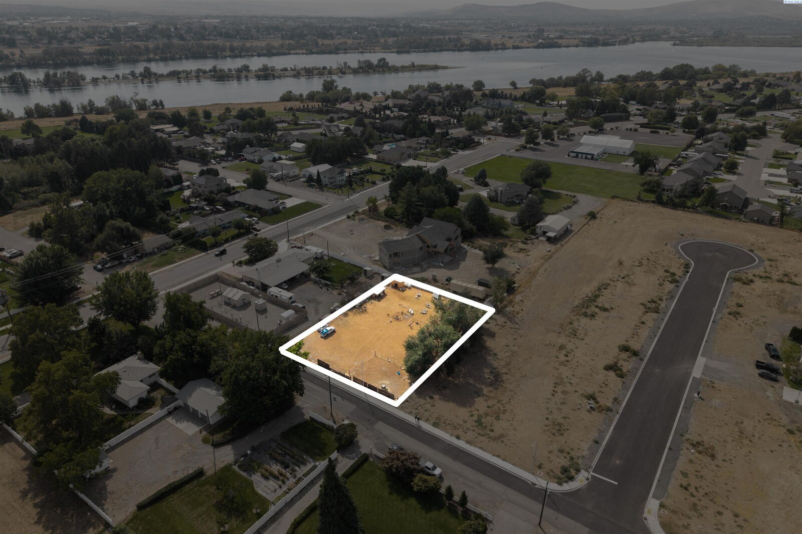 Property Photo: 1512 Road 76 WA
