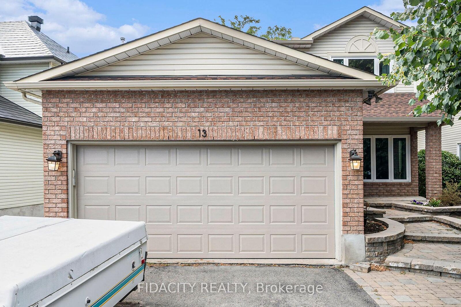 Photo de la propriété: 13 Vesta Street ON K2J 3Y8
