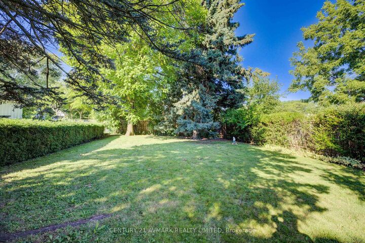 Property Photo: 18 Jubilee Drive ON L2M 4P8