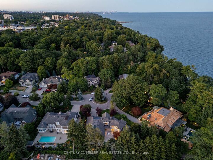 Property Photo: 38 Shorewood Place ON L6K 3Y4