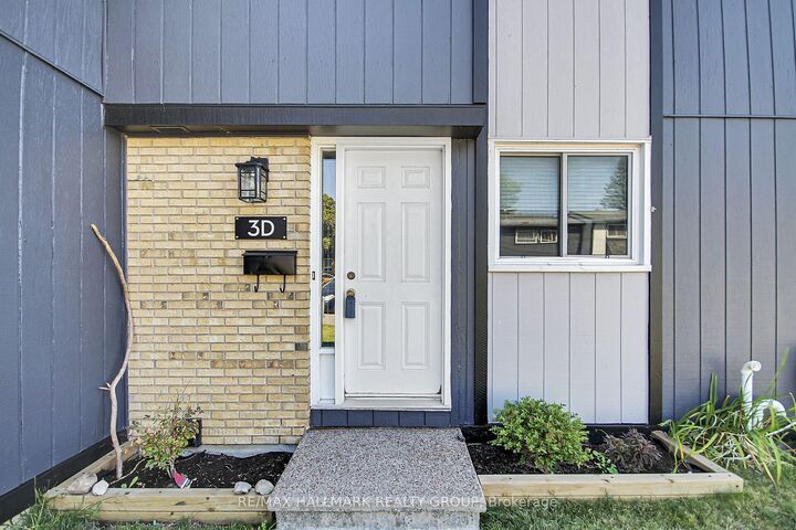 Photo de la propriété: 3 Spring Grove Lane D ON K2J 2C5