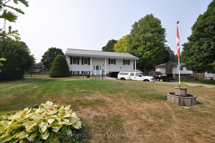 Property Photo: 186 Golf Club Road N ON K7A 4S5