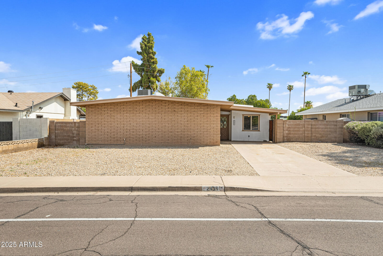 Property Photo: 2439 S Dorsey Lane AZ 85282