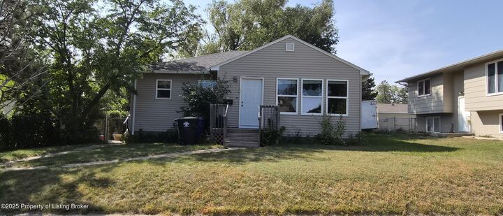 111 10th Avenue W  Dickinson ND 58601 photo
