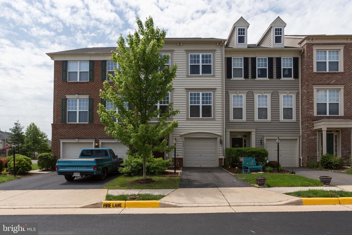 Property Photo: 43237 Highgrove Terrace VA 20148