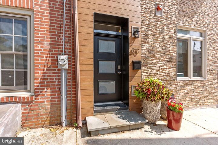 Property Photo: 813 E Passyunk Avenue PA 19147