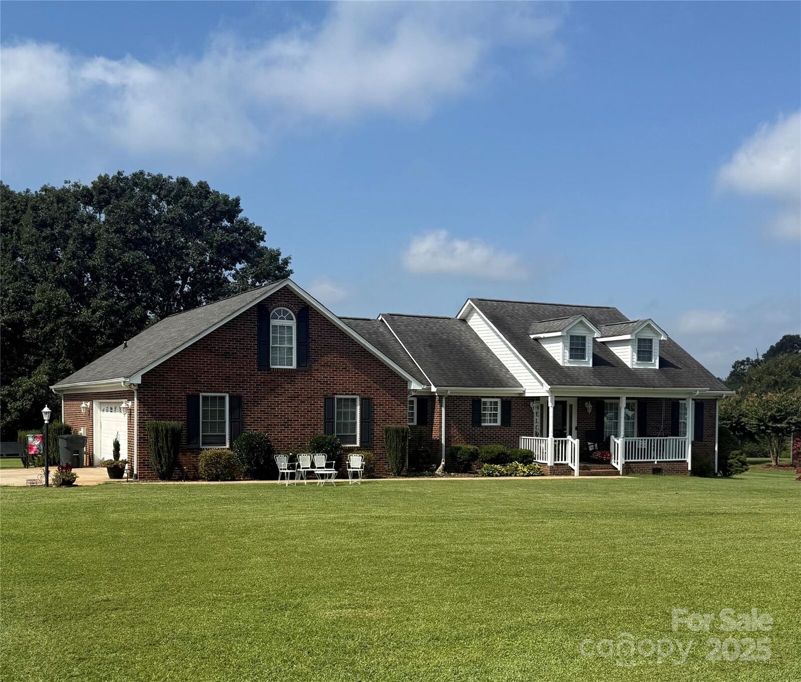 Property Photo: 2476 Carriage Lane NC 28092