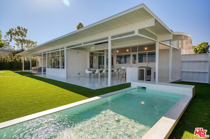 Property Photo:  2262 Stradella Rd  CA 90077 